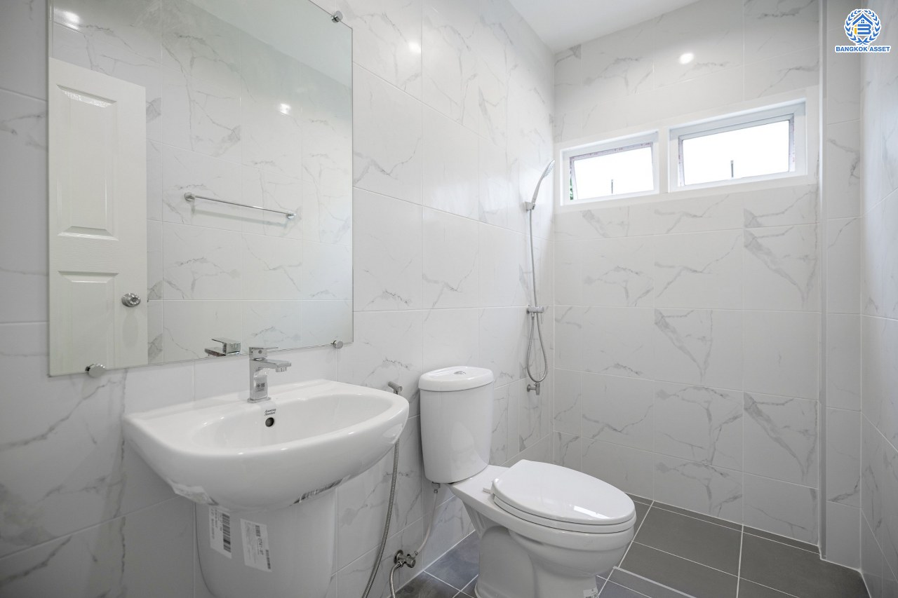 บ้านมือสองตกแต่งใหม่ โครงการ มณีรินทร์พาร์ค รัตนาธิเบศร์-ท่าอิฐ หลังมุม แบรนด์ Property Perfect เนื้อที่ 74.10 ตร.ว. ฟังก์ชัน 3 ห้องนอน 3 ห้องน้ำ 1 ห้องอเนกประสงค์ จอดรถได้ 2 คัน บนทำเลศักยภาพ เชื่อมต่อทั้ง ถนนรัตนาธิเบศร์ และถนนราชพฤกษ์ ใจกลาง 2 เซ็นทรัลฯ ใกล้ทางด่วน "งามวงศ์วาน" และรถไฟฟ้า "สถานีบางรักน้อยท่าอิฐ"